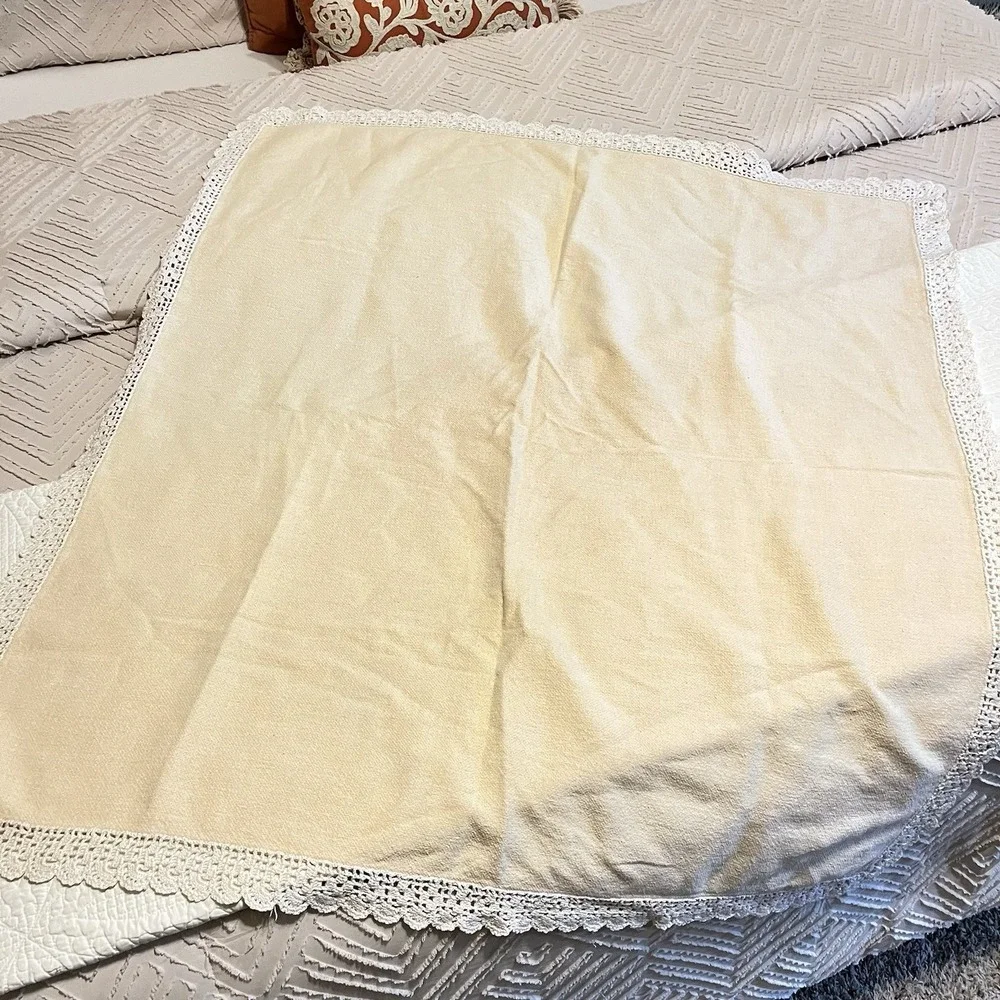 Vtg buttery yellow cream crochet edge fabric square tablecloth cottagecore 42x44